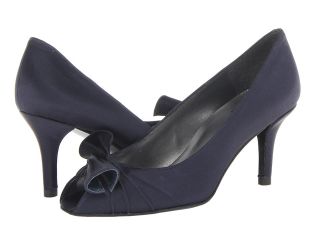 Stuart Weitzman Bridal & Evening Collection Knot Womens 1 2 inch heel Shoes (Navy)
