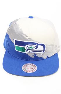 Mitchell & Ness The Seattle Seahawks Cream Paintbrush Snapback Cap in Blue