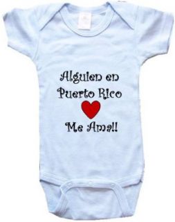 ALGUIEN EN PUERTO RICO ME AMA   State series   White, Blue or Pink Baby Onesie Clothing