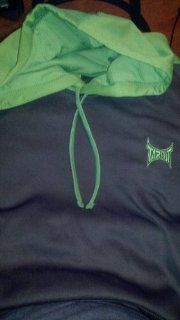 Tapout Hooded Pullover Sweatshirt   Gravel and Green   XL  Sports Fan Sweatshirts  Sports & Outdoors
