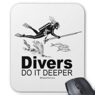 DOING IT   Divers go deep Mouse Mats