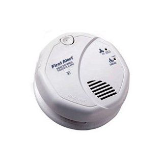 First Alert SCO5B Smoke and Carbon Monoxide Alarm Photoelectric Sensor Detects Flaming Fires and CO Hazard AA Battery Powered    