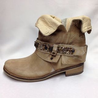 crisp boots by pebble boutique