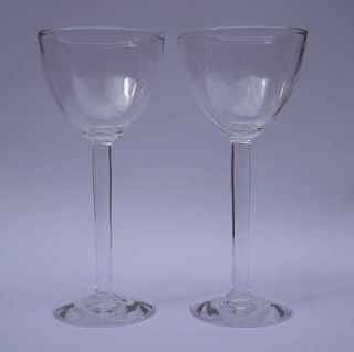 hand blown champagne glasses by cocoonu