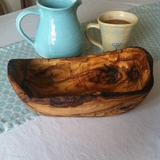 handcrafted olive wood bowl by cocoonu