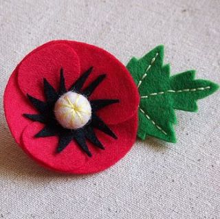 handmade felt poppy brooch by laurafallulah