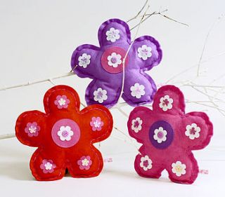 'make & sew' felt flower sewing kit red by kitty kay   'make & sew'