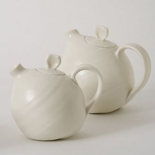 handmade organic teapot by linda bloomfield