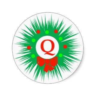 Q Monogram (Modern Christmas Wreath) Round Stickers