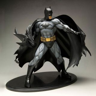 Batman   Black Costume Statue