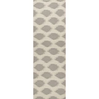Handmade Flat Weave Tribal Pattern Grey/ Brown Rug (26 X 8)