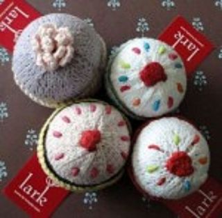 lark knitted cupcake rattle by anna&sally