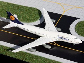 GeminiJets 1400 Lufthansa Boeing 747 400 Toys & Games