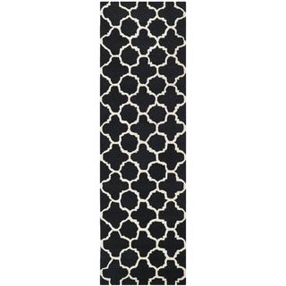Safavieh Handmade Moroccan Cambridge Black/ Ivory Geometric pattern Wool Rug (26 X 10)