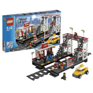LEGO City Train Station (7937)      Toys