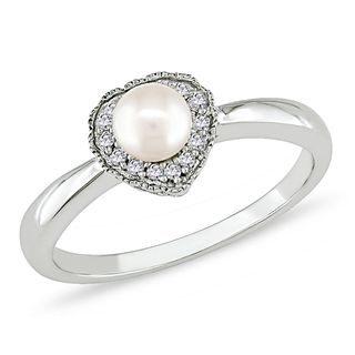 Miadora 10k White Gold Pearl and Diamond Heart Ring (4 4.5 mm) Miadora Pearl Rings