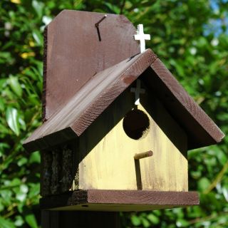 Wilderness Series Products 8 in W x 10 in H x 8 in D Yellow/Brown Bird House