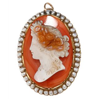 18k Yellow Gold Cameo and Freshwater Pearl Estate Brooch (2.6 mm